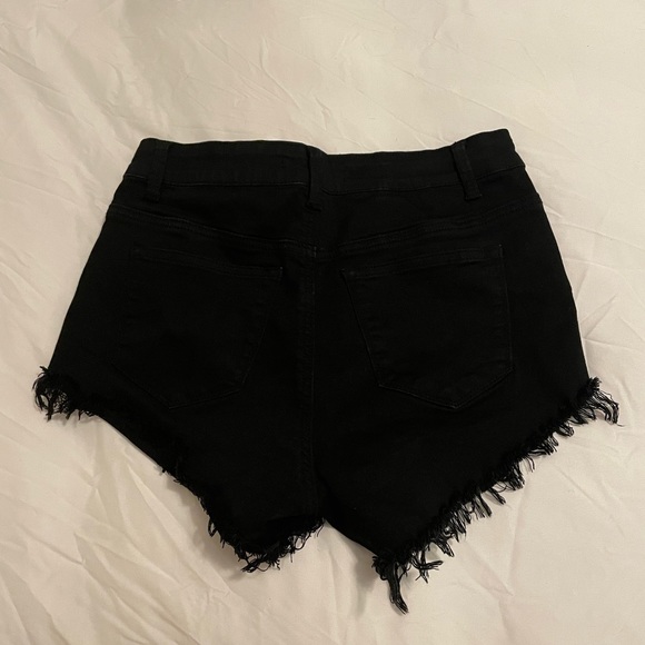 Black jean shorts size 4 or 28 - Picture 2 of 3
